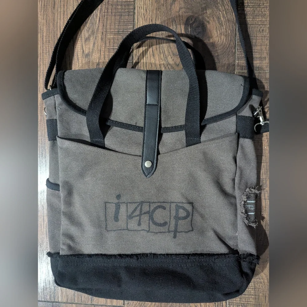 FIELD & CO Hudson Canvas Travel Backpack  Raw Hemlines i4cp Logo Black & Gray